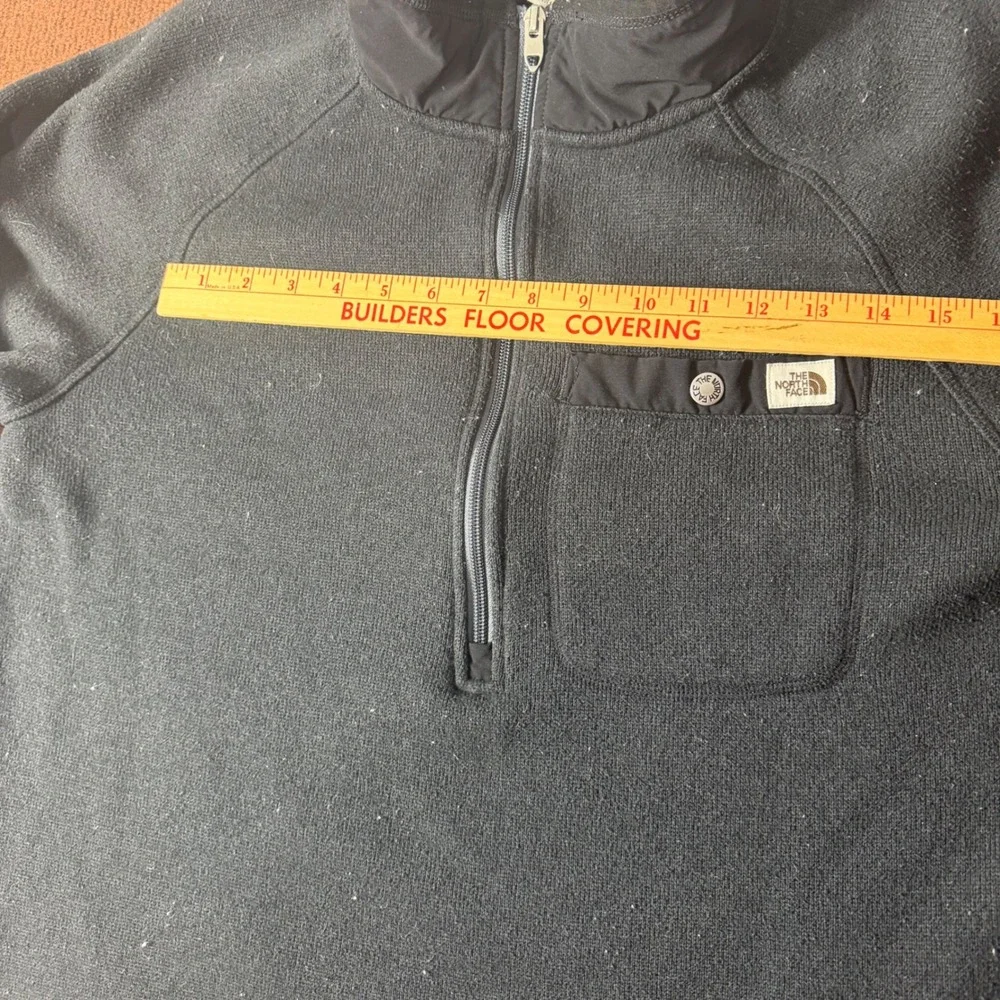 B- The North Face Mens Black Quarter Zip Fleece Pullover Jacket Size Medium